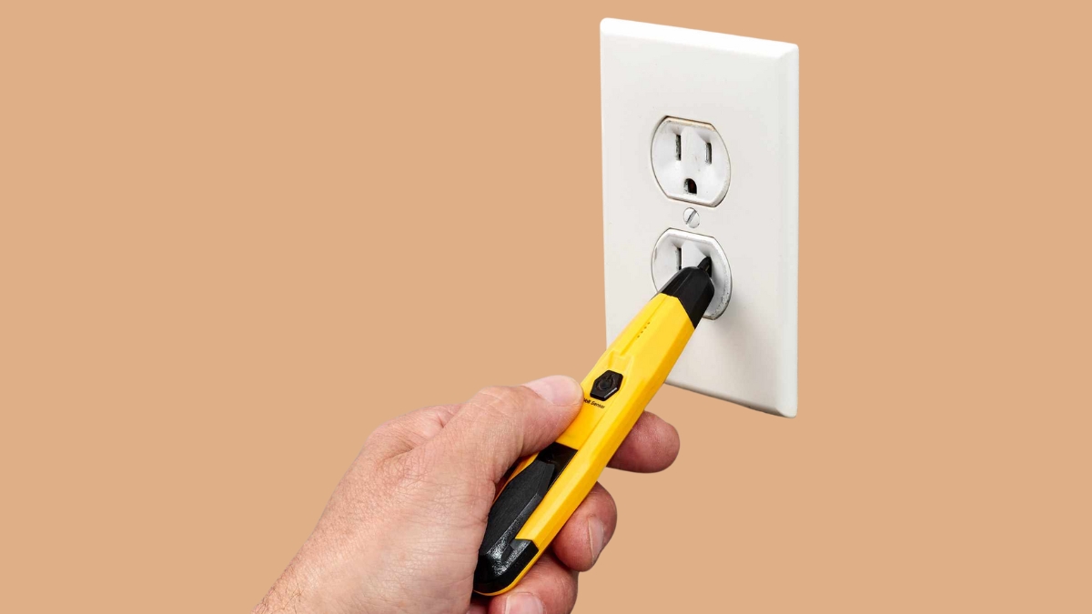 khắc phục tivi LG không lên nguồn bằng kiểm tra ổ cắm điện