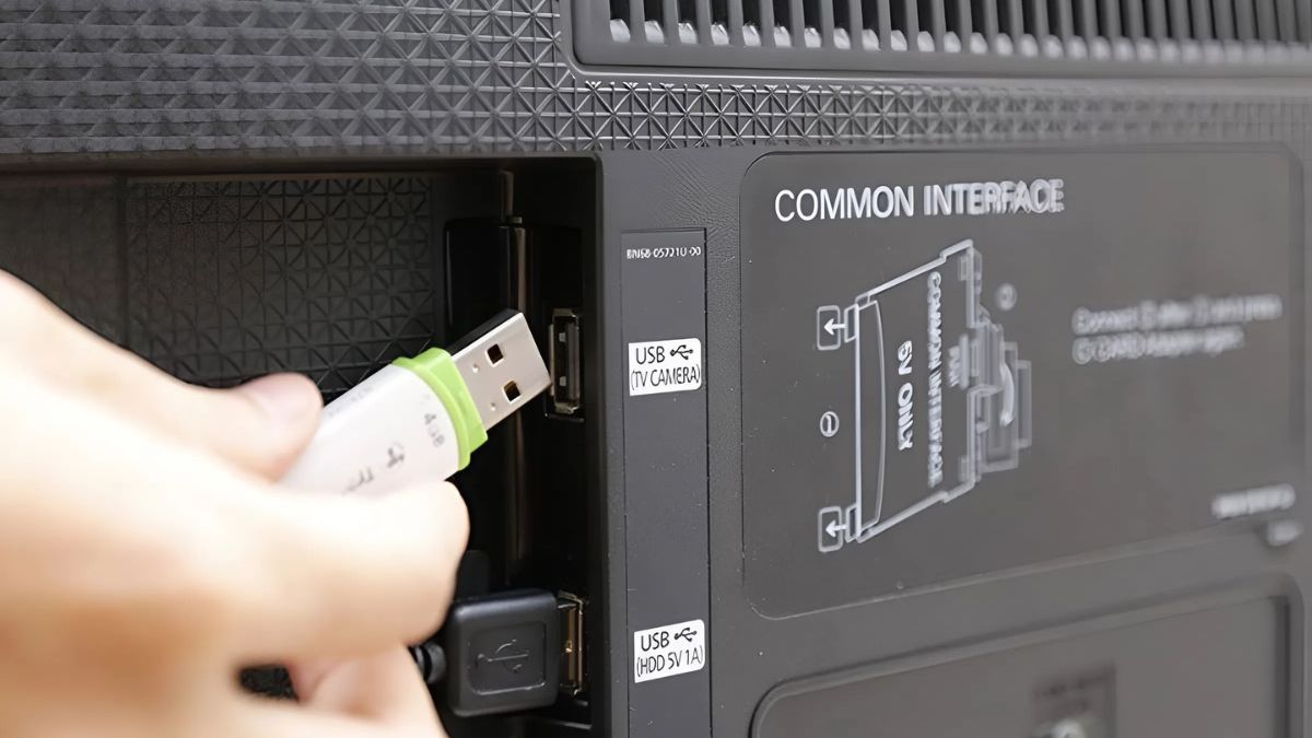 Kiểm tra âm thanh của USB, đầu DVD hoặc YouTube