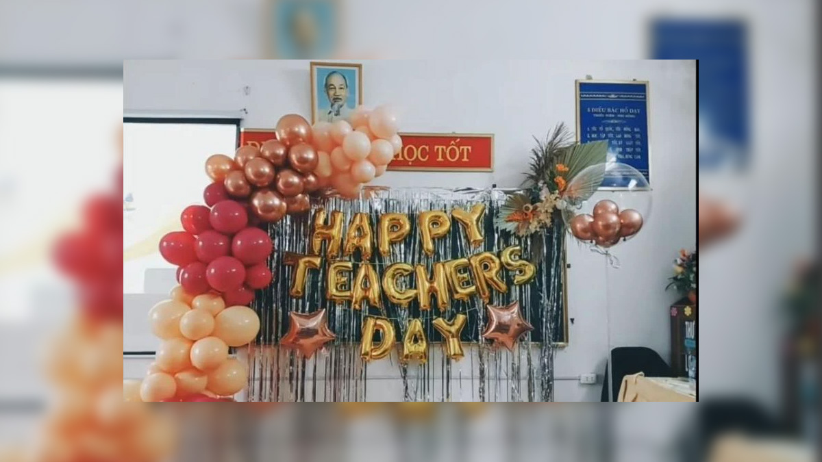 sử dụng bóng bay trang trí bảng 20/11