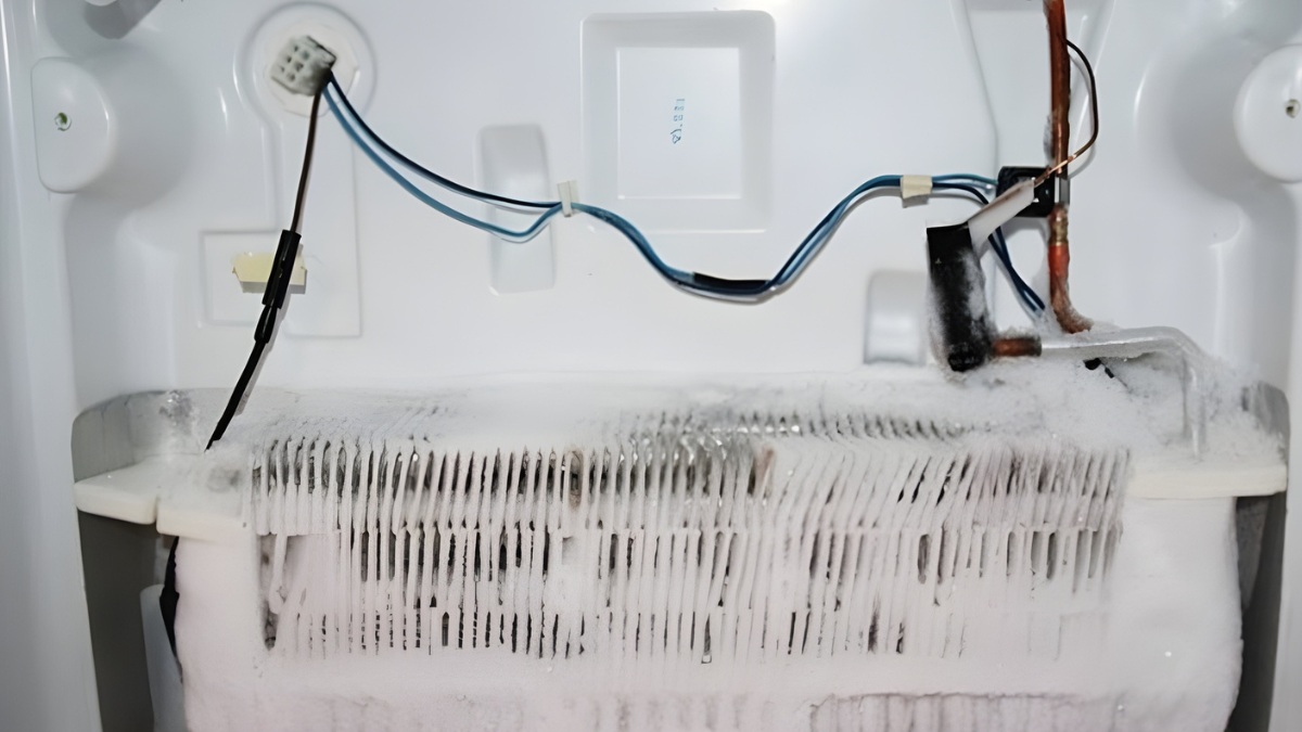 kiểm tra van tiết lưu tủ lạnh bằng quan sát tuyết bám