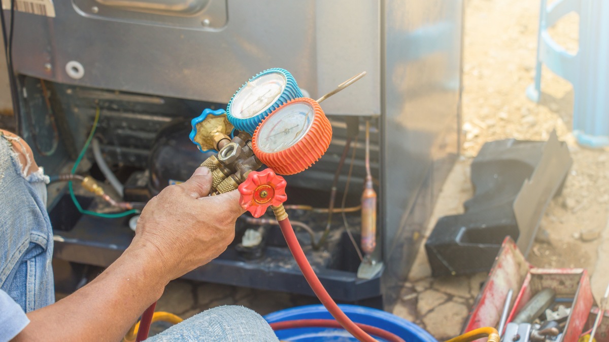 kiểm tra van tiết lưu tủ lạnh bằng đo áp suất gas