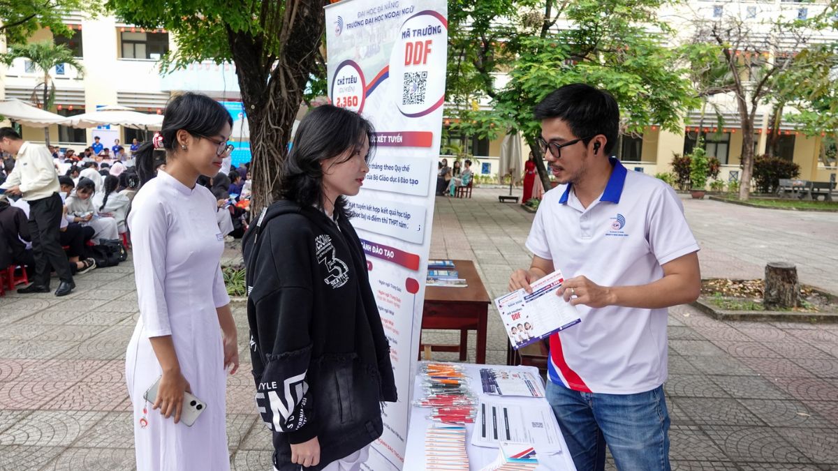 Lý do thí sinh nên tham khảo điểm chuẩn 2025