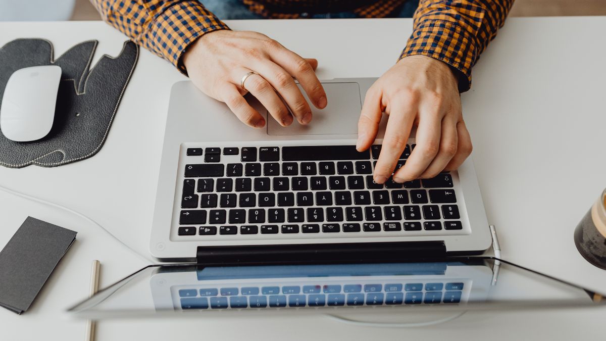 Laptop bị liệt toàn bộ bàn phím cần mang đi sửa