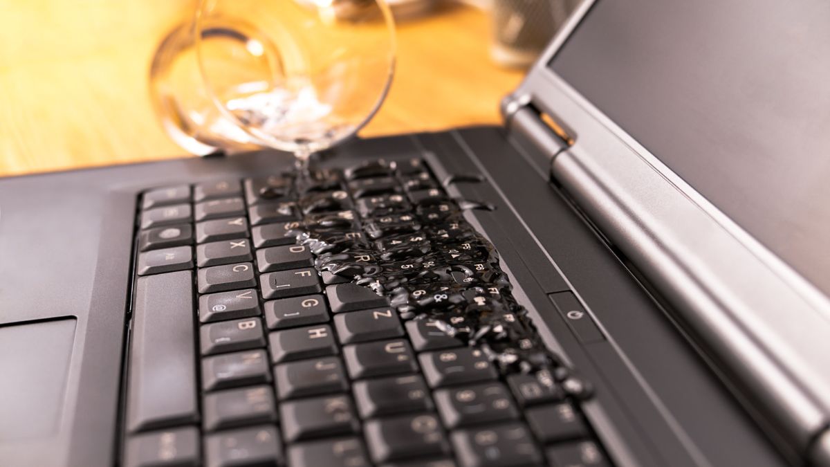 Tràn nước vào phím