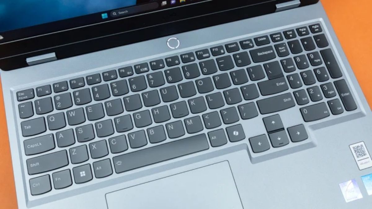 Lỗi phần cứng do bụi bẩn, bàn phím hư khiến bàn phím laptop Lenovo không gõ được