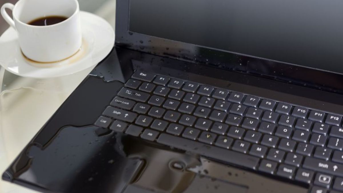 Hạn chế để chất lỏng gần khu vực bàn phím