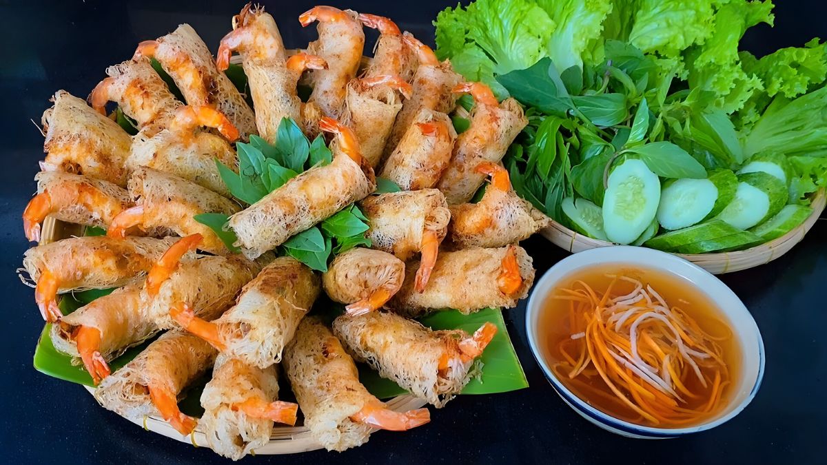Chả giò rế nhân tôm là món được nhiều người chọn