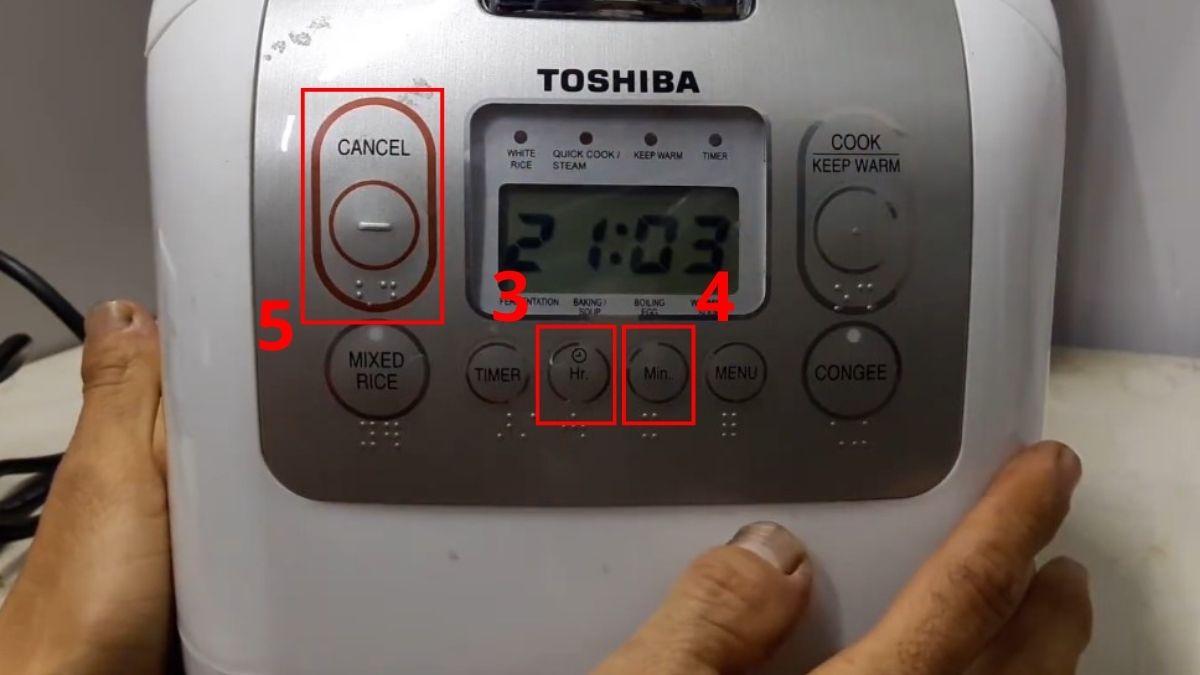Nhấn giữ nút Hr liên tục để chỉnh giờ nồi cơm điện Toshiba