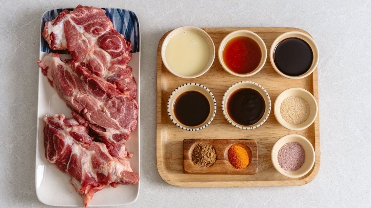 Nguyên liệu và gia vị để làm món thịt xá xíu bằng nồi cơm điện