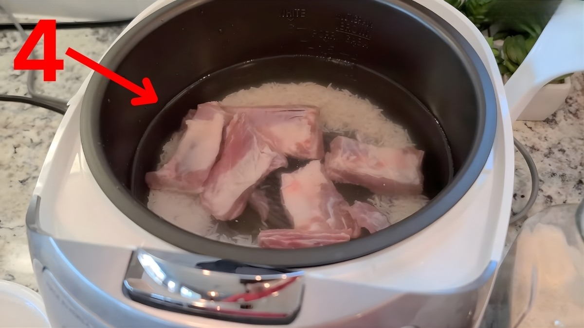 Cho nguyên liệu vào nồi