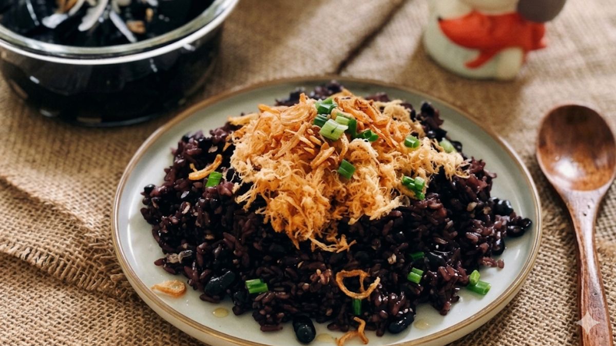 Xôi đậu đen ăn mặn (ăn kèm ruốc, hành phi)