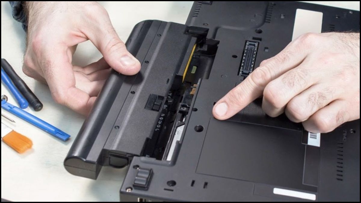 Sử dụng pin rời hoặc pin thay thế (với laptop đời cũ)