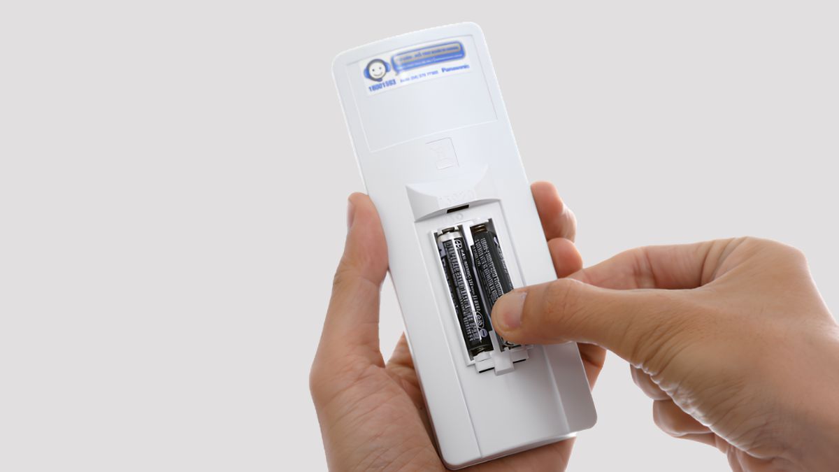 Hướng dẫn thay pin remote MItsubishi đúng cách
