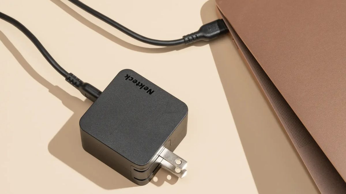 Luôn dùng sạc chính hãng hoặc sạc đạt chuẩn