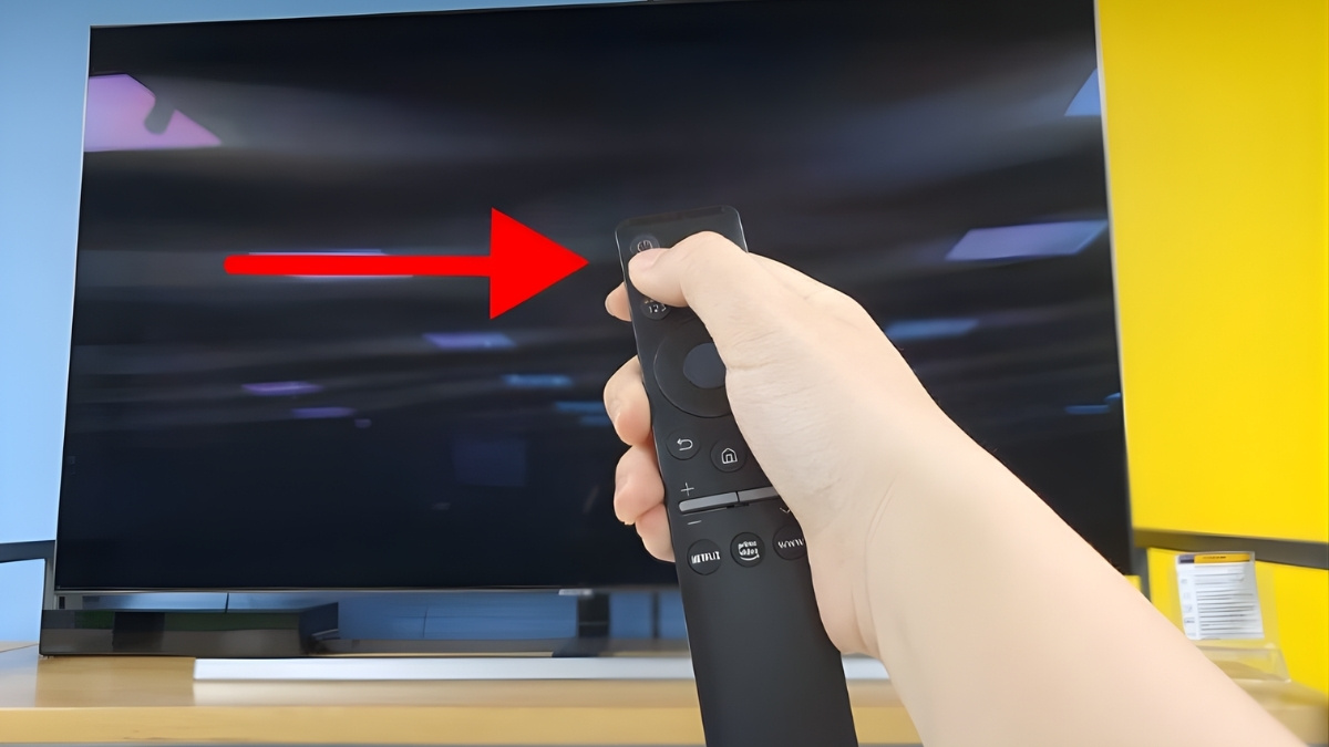 Thử bật/tắt tivi Samsung bằng remote
