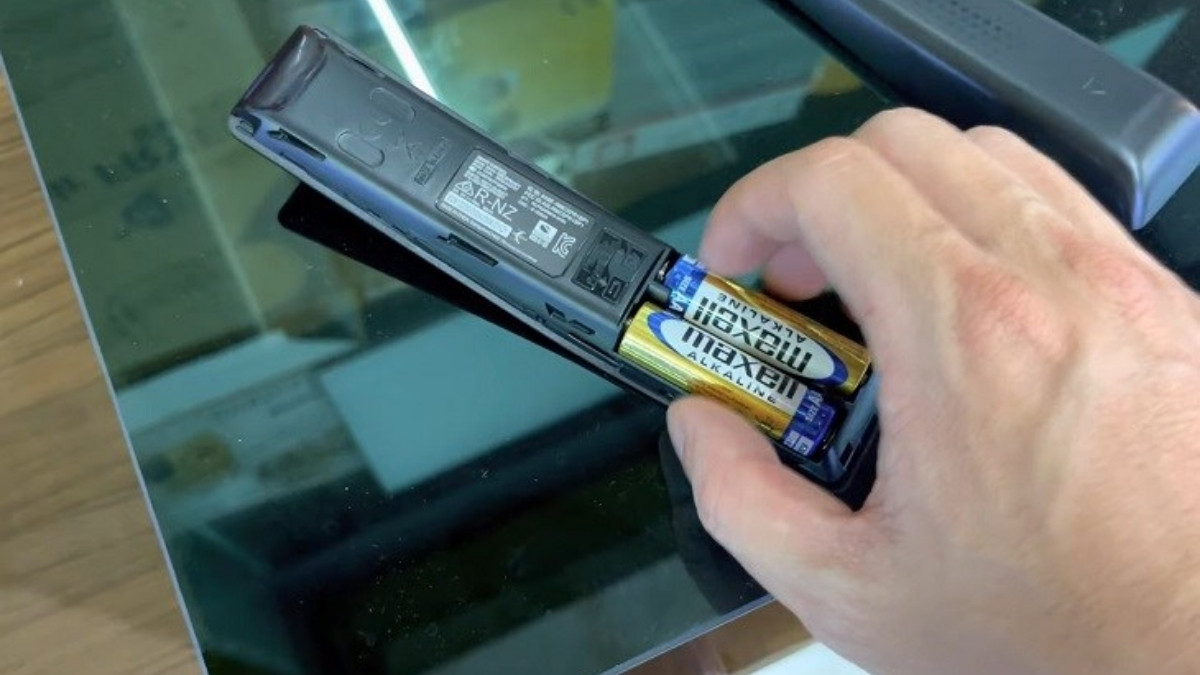 Pin AAA/AA hoặc pin sạc Solar Cell cho remote Samsung