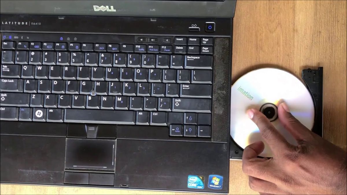 Laptop Dell có xem được đĩa CD/DVD không?