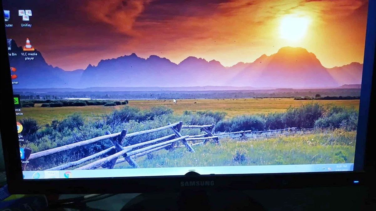 Khi hình ảnh hiển thị bị mờ, méo hoặc sai tỉ lệ cần phải chỉnh độ phân giải màn hình