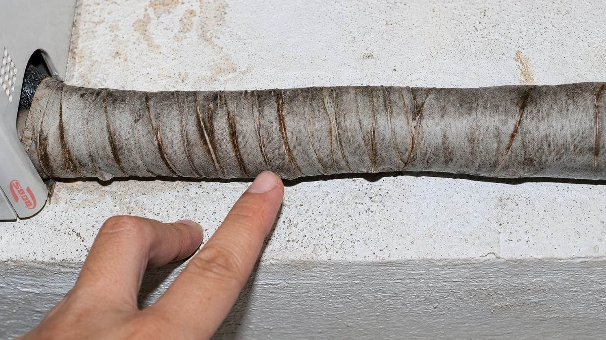 Đường ống xuống cấp sau thời gian dài sử dụng