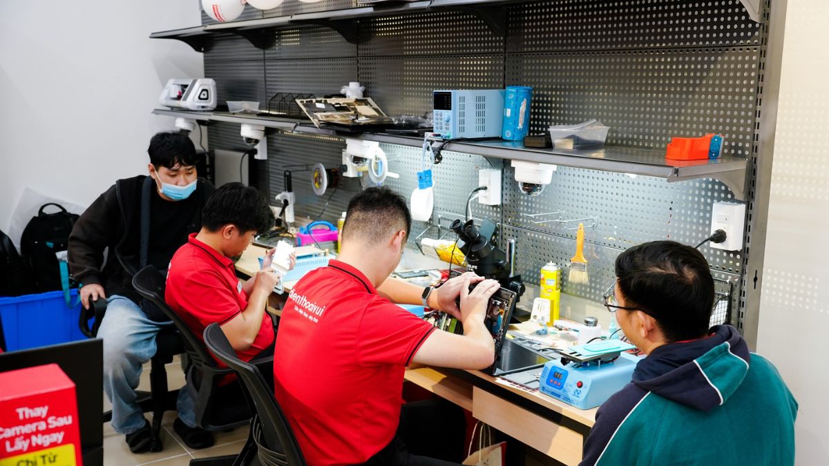 Mang laptop đến trung tâm sửa chữa nếu kiến quá nhiều