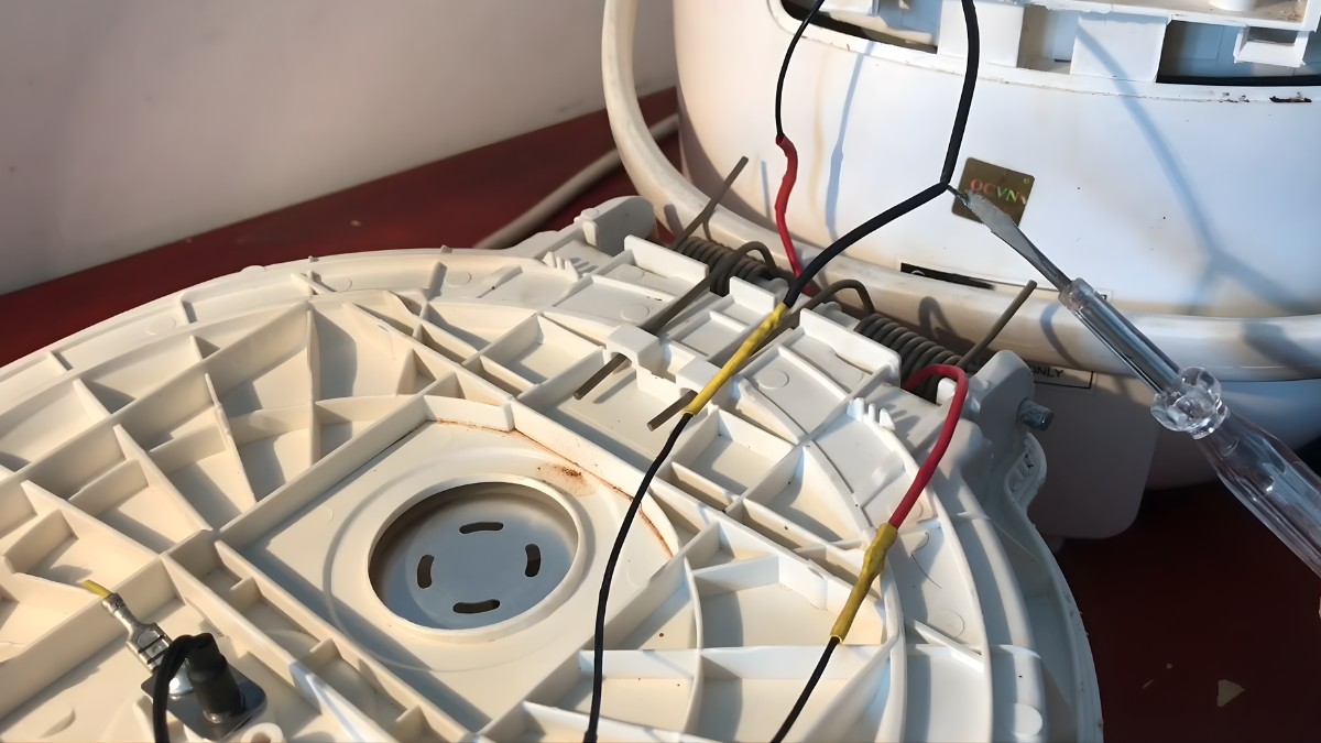Khi nào cần mang nồi cơm điện Midea đi sửa?