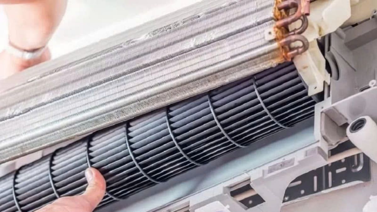 Kiểm tra lốc máy và quạt để khắc phục lỗi E3 trên điều hòa Funiki