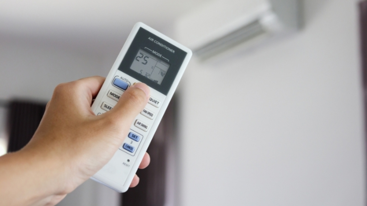 Khởi động lại điều hòa để kiểm tra lỗi tạm thời