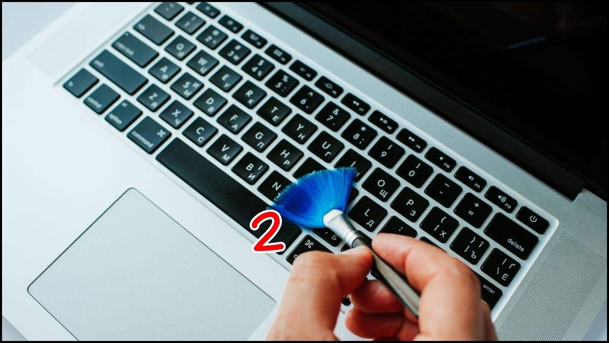 Vệ sinh bàn phím và kiểm tra kẹt phím