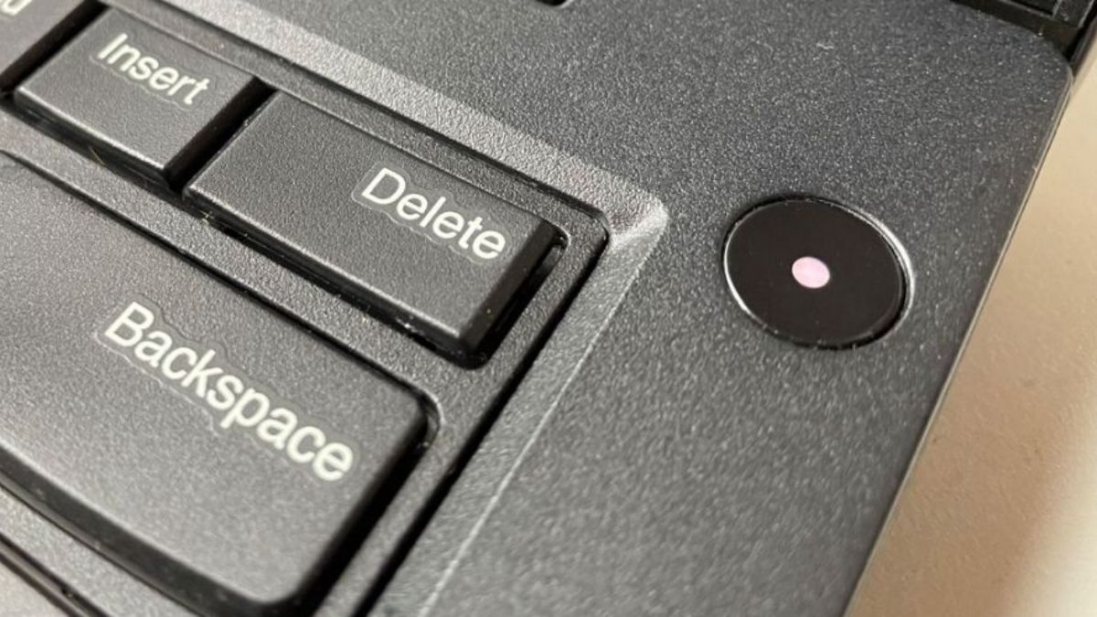 Khởi động lại laptop Lenovo