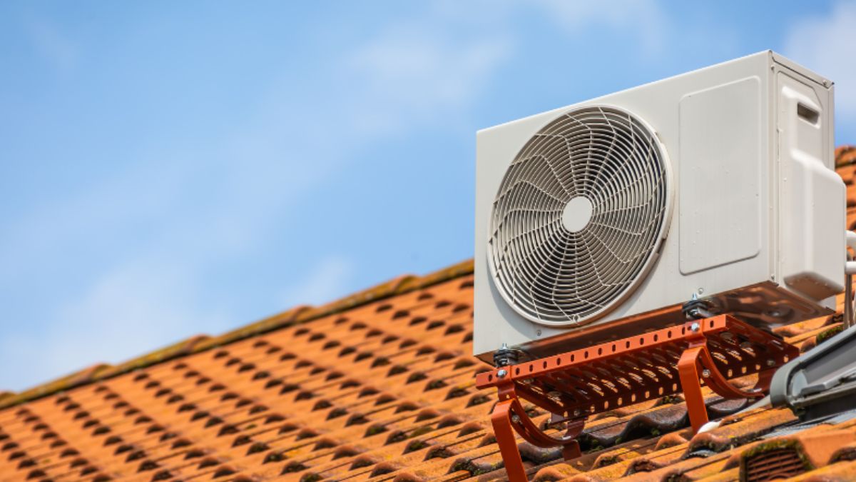 Có nên lắp cục nóng điều hòa trên mái nhà không?
