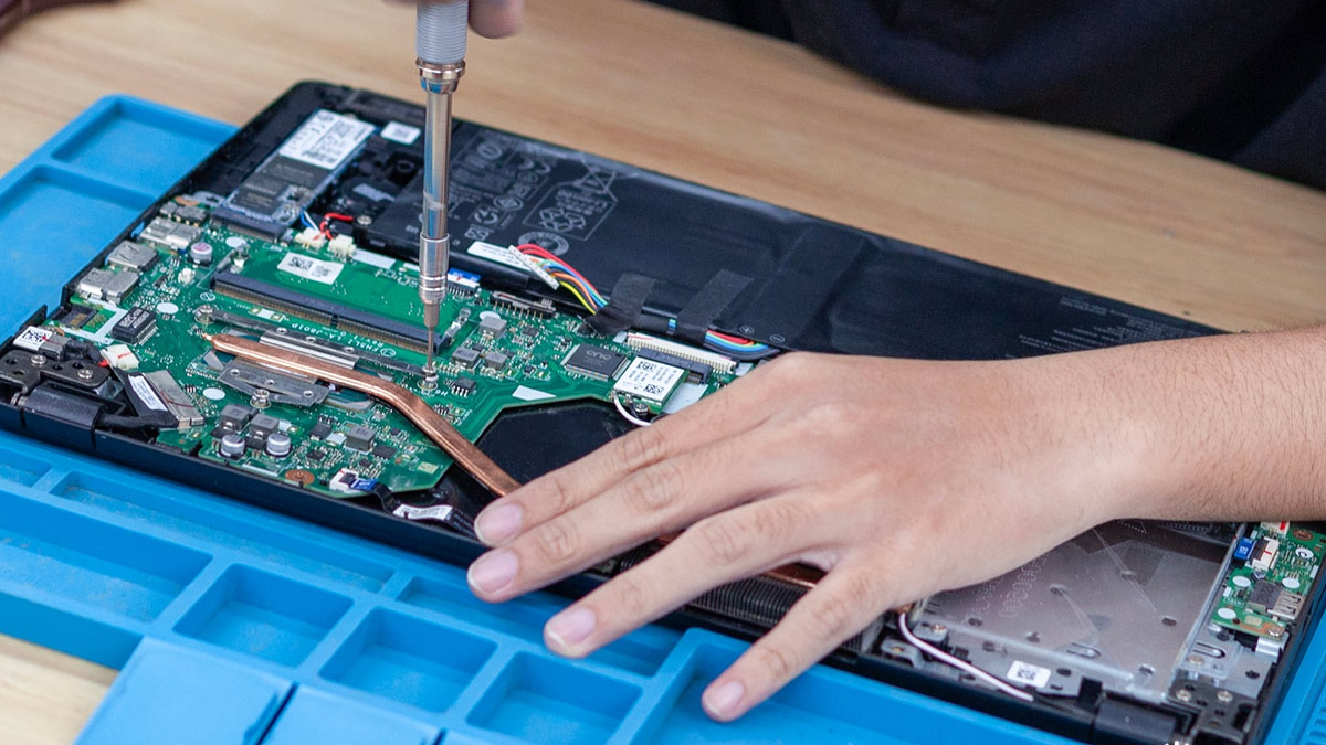 Khi nào nên mang laptop đi kiểm tra, sửa chữa?