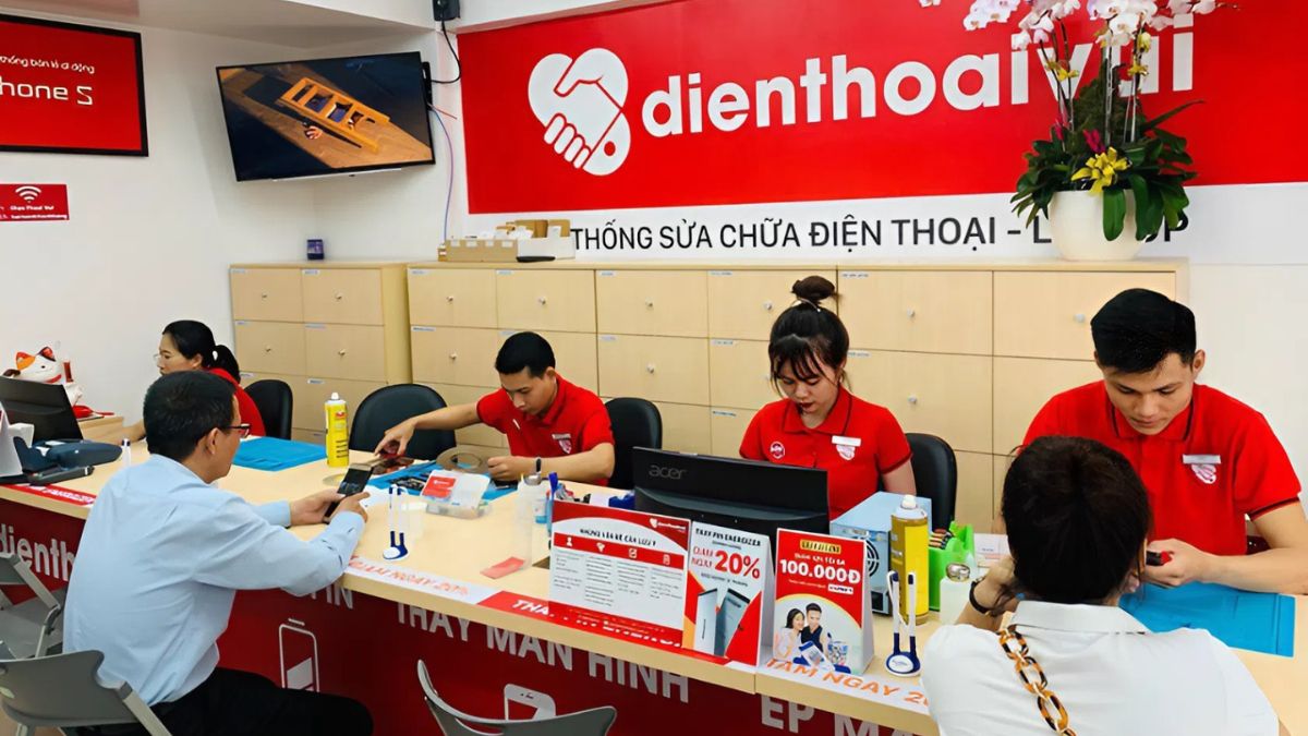 Mang laptop đến Điện Thoại Vui để kỹ thuật viên kiểm tra