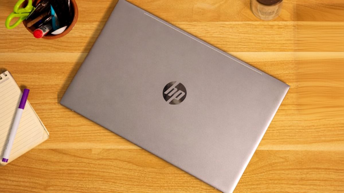 Độ bền màu vỏ máy HP bạc sau một năm sử dụng