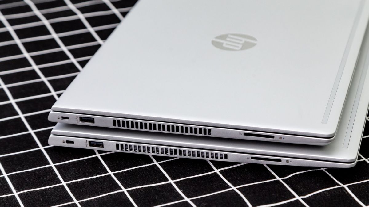 Khả năng nâng cấp và kết nối của laptop HP màu bạc