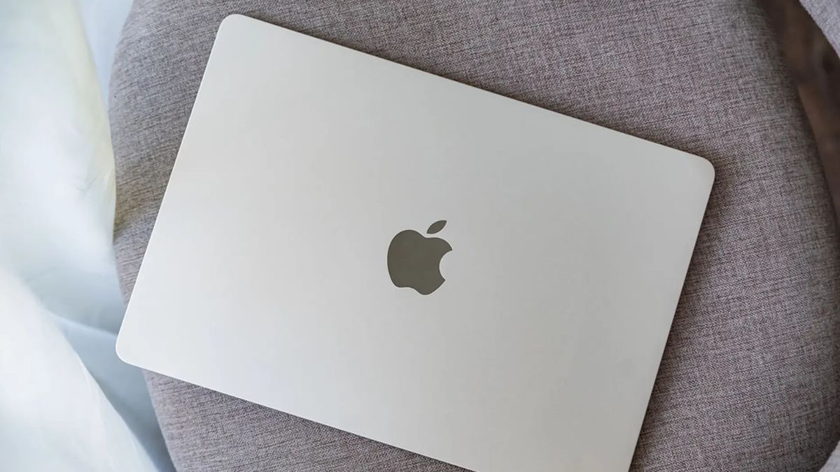 Laptop màu bạc thường được nhiều người lựa chọn