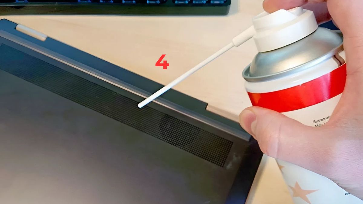 Cách khắc phục loa MacBook bị rè do bám bụi