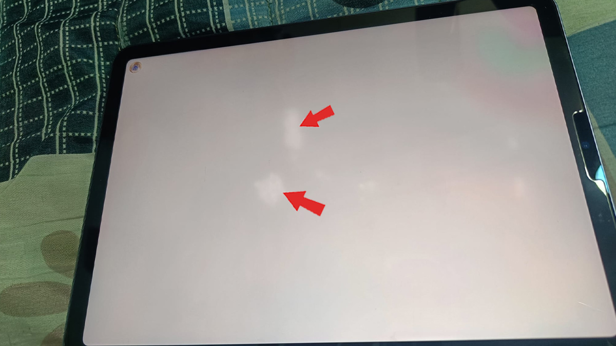 Màn hình iPad bị đốm trắng có nguy hiểm không?