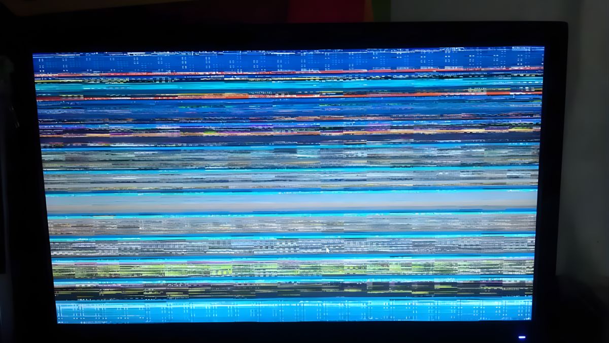 Màn hình bị hư hỏng vật lý hoặc tràn nước