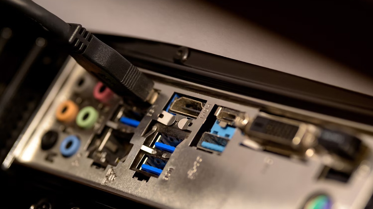 Kiểm tra cổng kết nối (Input Source) để sửa lỗi màn hình hiển thị No Signal