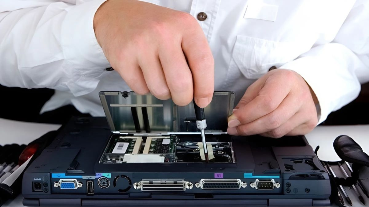 Mang laptop đến trung tâm sửa chữa uy tín