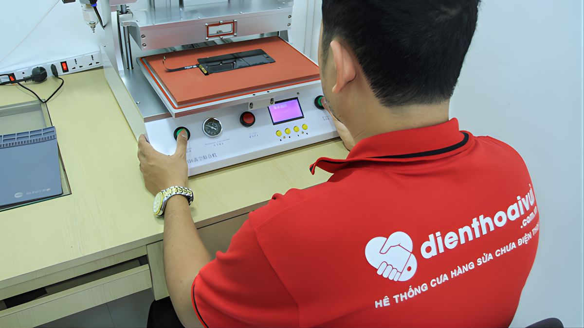 Mang máy đến trung tâm sửa chữa