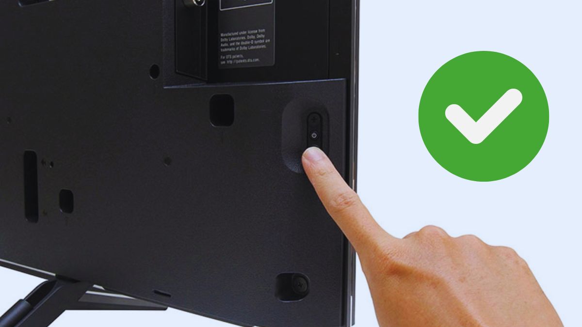 Nút nguồn ở cạnh bên tivi