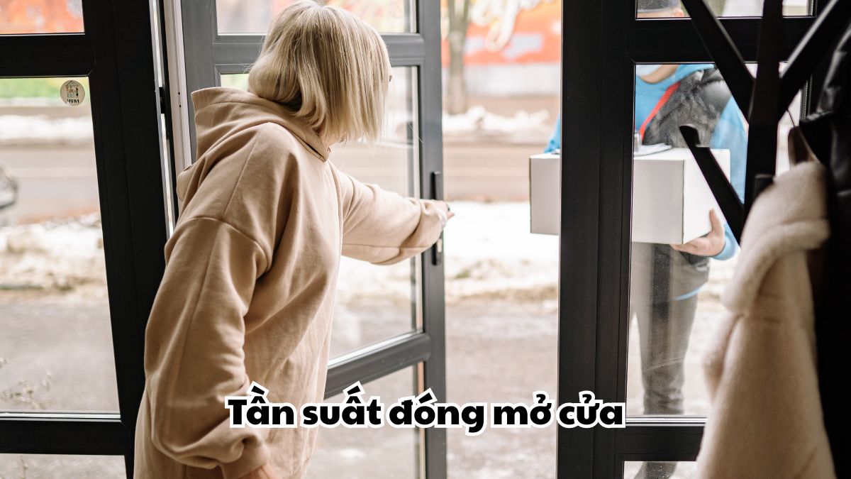 Tần suất đóng mở cửa nhiều thì nên lựa chọn điều hòa có công suất cao