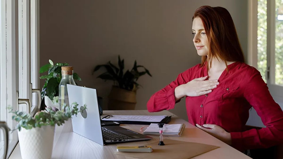 Ngồi đúng tư thế giúp cải thiện tuần hoàn máu và hô hấp