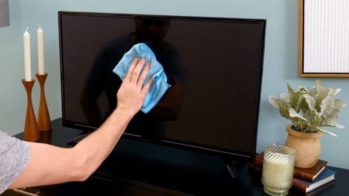 Màn hình bị bẩn hoặc có hơi nước