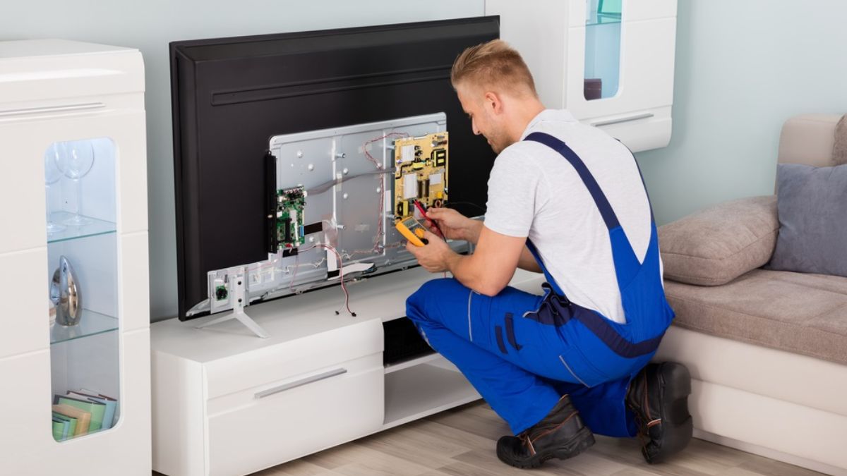 Những trường hợp cần gọi thợ sửa tivi Samsung