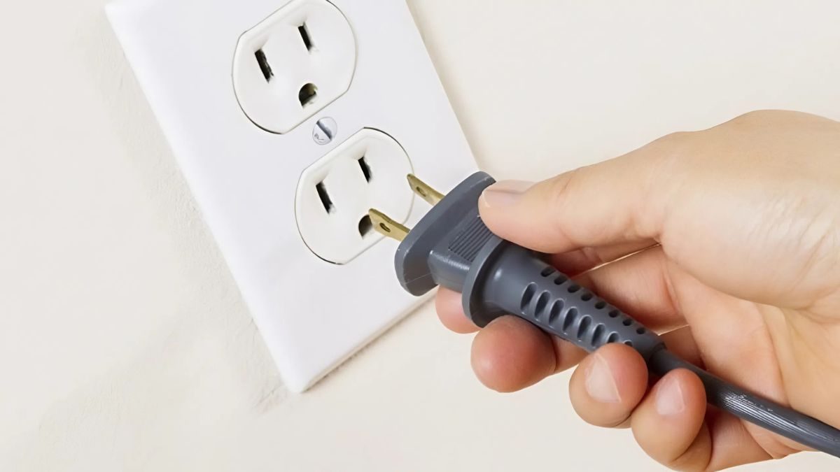 Kiểm tra nguồn điện và dây cắm