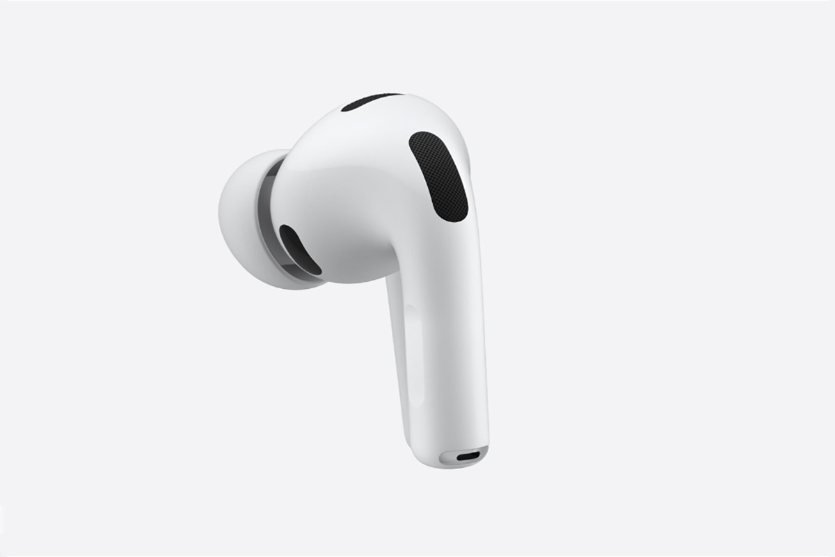 AirPods Pro 3 sở hữu thiết kế hoàn toàn mới, được tinh chỉnh dựa trên 10,000 bản quét tai. Ảnh: Apple