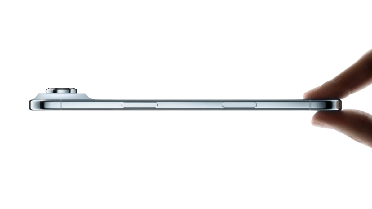 iPhone Air dày chỉ 5.6mm, trở thành chiếc ‌iPhone‌ mỏng nhất từ trước đến nay. Ảnh: Apple