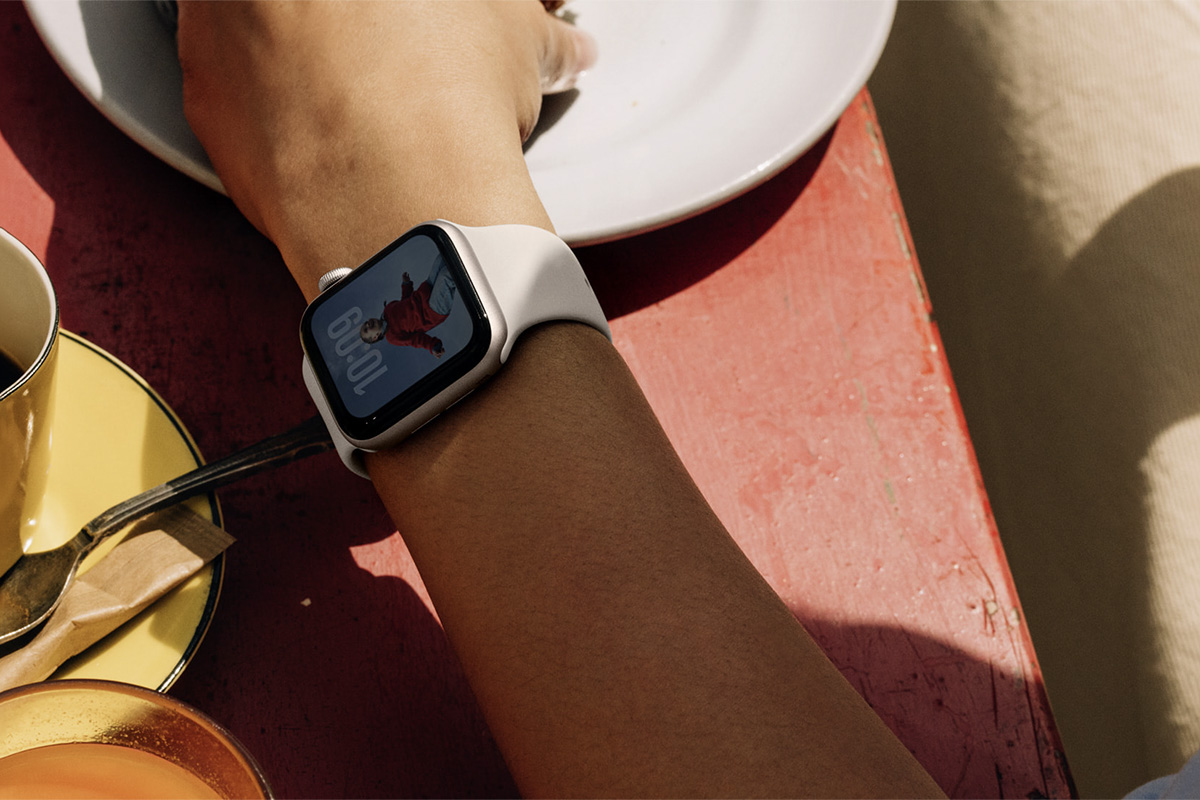 Apple Watch SE 3 đánh dấu lần đầu dòng SE được trang bị Always-On Display. Ảnh: Apple